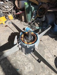 فان مفرغه تدفع هوه ماطوره ٤حصان بلادي عندي ٤قطع 07822955627