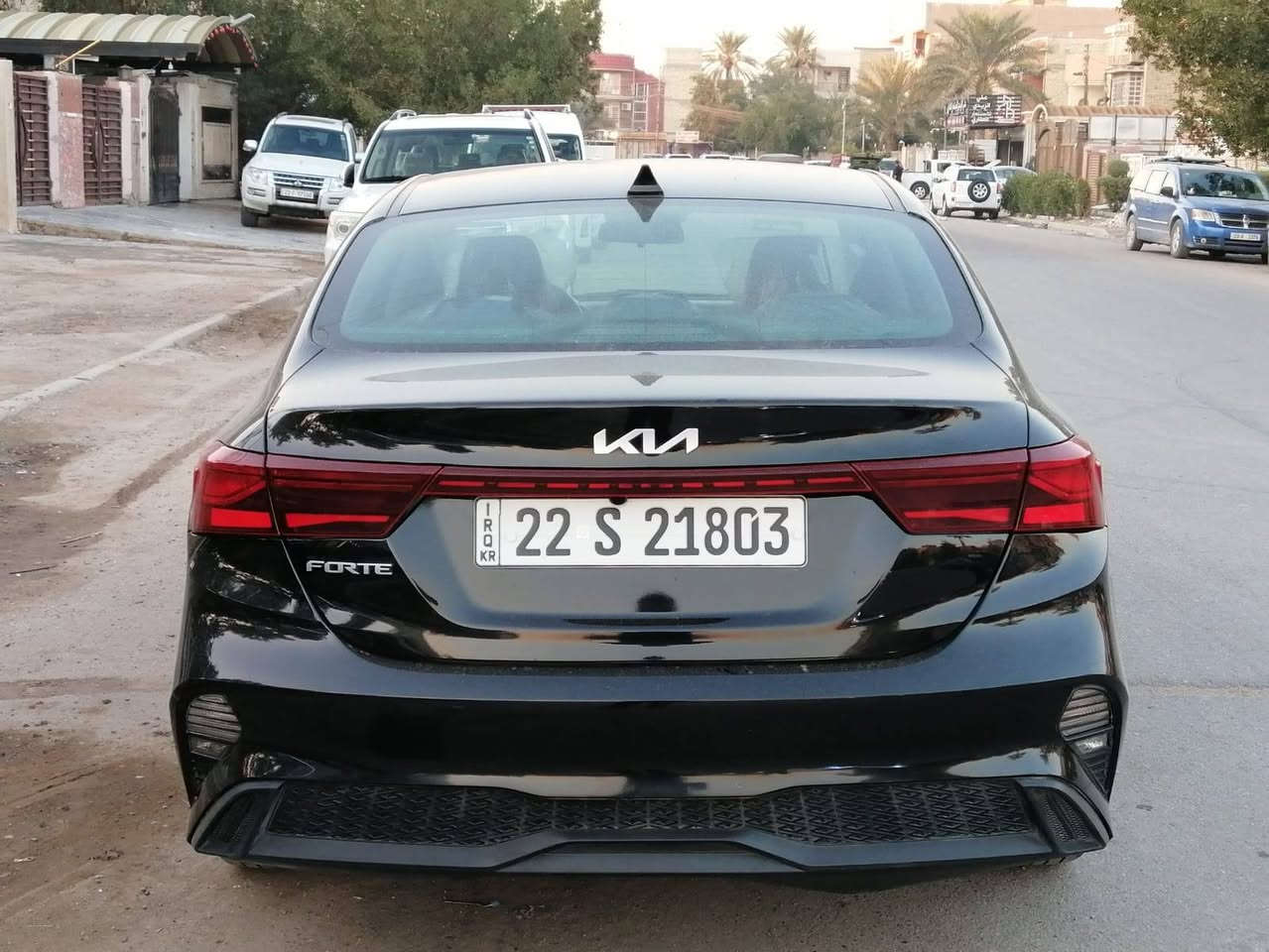 ***********
رايدهة ب ١٣٧ ورقة 
كيا فورتي ٢٠٢٣ وارد أمريكي
محرك ٢٠٠٠ دوش لوووك
ماشية ٣٥ الف
شاشة كبيره،، كاميرا دواره 
ويل كب دعاية 
رادارات جانبية
رادار امامي توقف ذاتي
نظام قيادة آلية تحديد مسار
حادثهة بنص البنيد شاصي لغد مكفول وبيهة صبغ باب الي بصف السايق أرقام وسنوية جدد باسمنة السيارة تحويل مباشر بغداد, العراق
