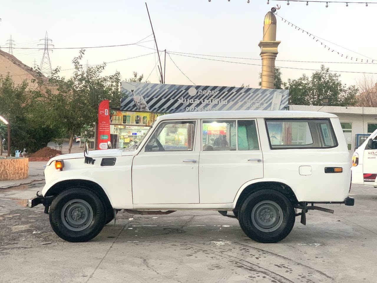 بەناوی خوای گەورە  سەیارەی کلاسیک  لاندکرۆزەر ١٩٧٩نمونەو جوان لەسەر دەق شەریکە تەعمیر کراوەتەوە ٦شەش گێڕ مەکینە٢ئێف دیسک و چوکنێت کارەبای  و  مەکینەو گێڕو دەبڵ ئەکسلی هەموی بەشەرت زۆر جایزە سەنەوی بەغایە ڕەقەمەکانی ئەسڵیە سعری تەنها ٣٥وەرەقە  مشتەری تەلەفۆن بکە شوێن تەکێ نزیک بازیان 
***********
ڤایبەرو وەتساپی لەسەرە شمشمل, السليمانية

