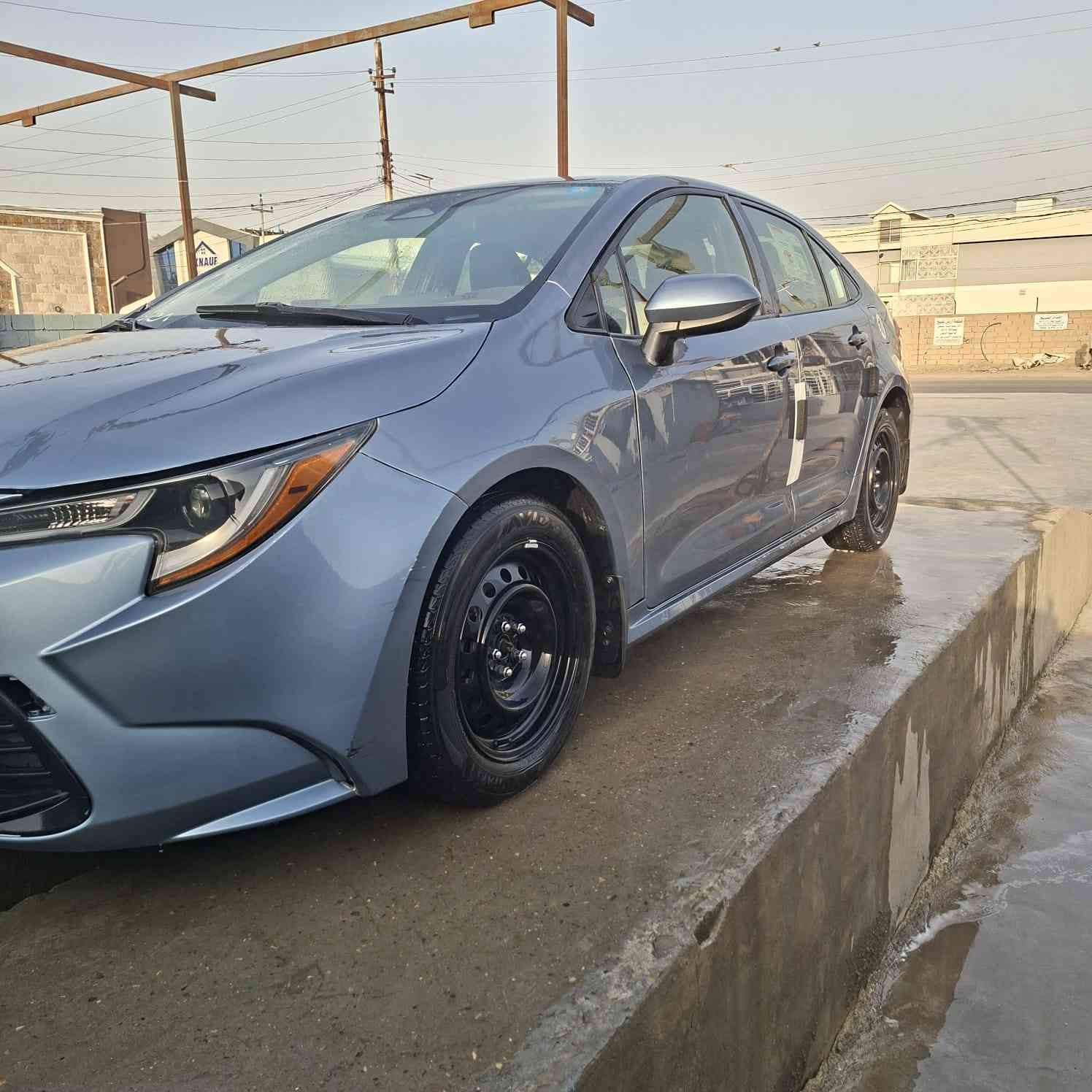 السلام عليكم عيني / كوريلا 2023 مكينه 2000 رقم ديالى السيارة بيها قطعتين بس للبيع ب مقدمه كون 75 وفوك والباقي قسط ***********
