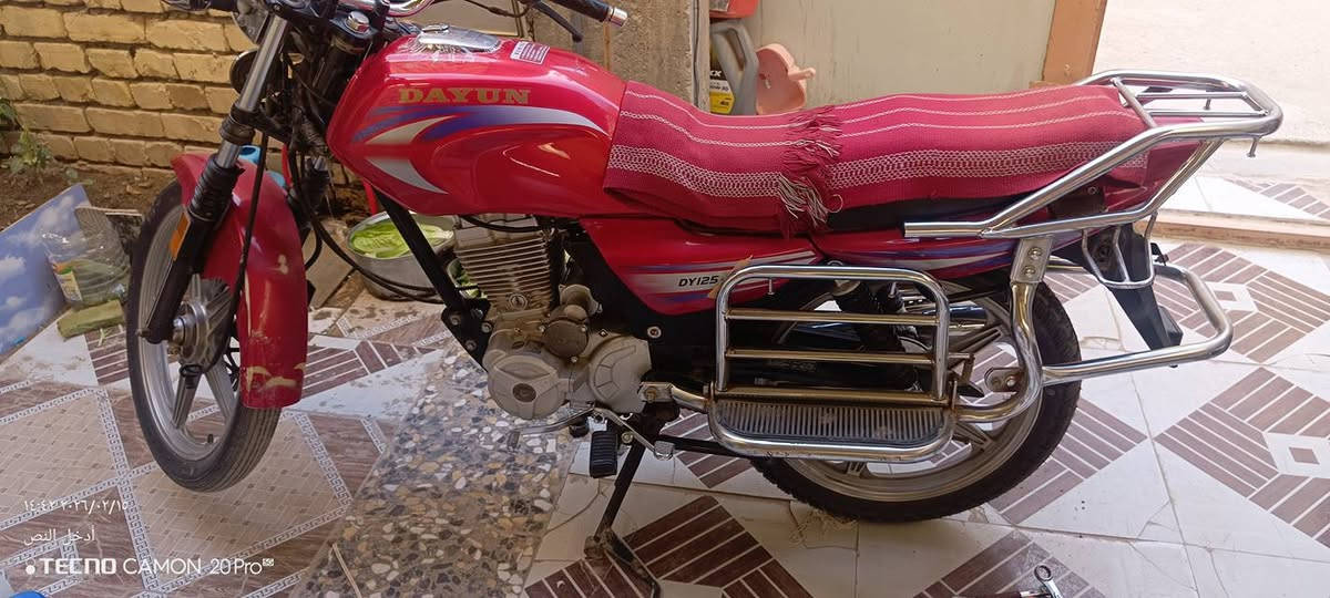 سلام عليكم شباب دراجة ديوان عضم دراجة ما مفتوحة موديل 2016 دراجة نقصها تبديل صالنصة وعداد دراجة احلى من الصور السعر 800 قفل قفل. الرقم ***********
