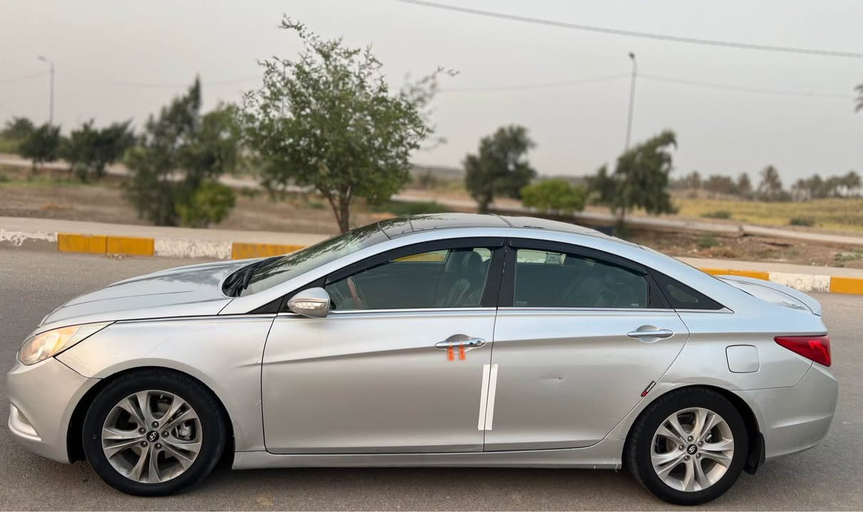 سوناتا  وارد أمريكي ٢٠١٢  فول مواصفات 
حادثها چاملغ امامي عكس السايق و بنيد مبدل 
چاملغ خلفي كلير (فقط رش)
بصمة بانوراما قطعتين تبريد تدفئة كشنات تحكمات ستيرن شاشة كشن السايق كهرباء + تدليك 
دوشمة جديد ( براند سبايدر ) ڪشافات + عالي زنون 

🎈 رقم بغداد انكليزي بأسمي هزه و سنوية ٢٠٢٦ الى ٢٠٣١

مكينة ٢٠٠٠ تيربو 
معلة بيها كازكيت 
فلتر دهن كير جديد

السعر ١٠٤ وبيها مجال بسيط 
***********
مكاني بابل - الحلة - شارع ٨٠ Singapore
