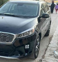 كية سورنتو موديل 2017 ستة سلندر 3 قطع تبريد 7 راكب ضرر بنيد وجاملغ فقط...