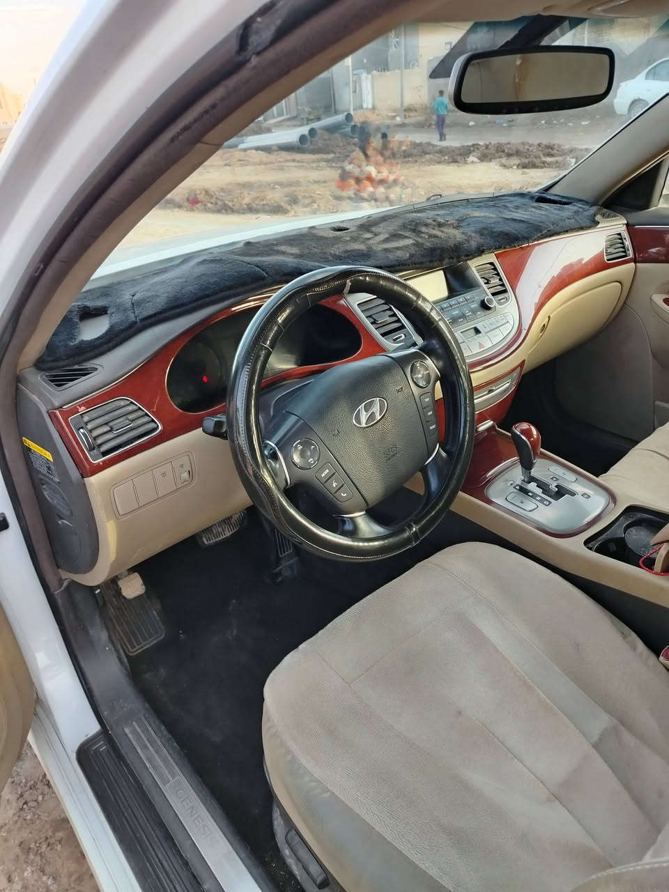 السلام عليكم جنسيز للبيع موديل 2014 رقم بغداد حادث جاملغ وبنيد بسمي مكينه٣٨٠٠ حدايه ٩٠٪100 تخم تاير ويل كب جديد السعر 120وبيه مجال ***********
