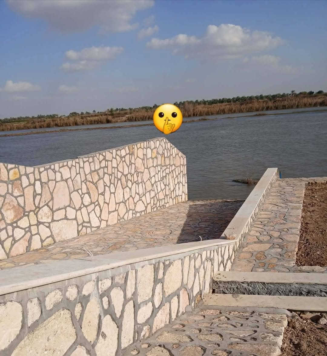 بناء جميع انواع الحجر 
رصف مزارع وسواقي و سنادين وجدران 
للاستفسار الاتصال:  ***********
