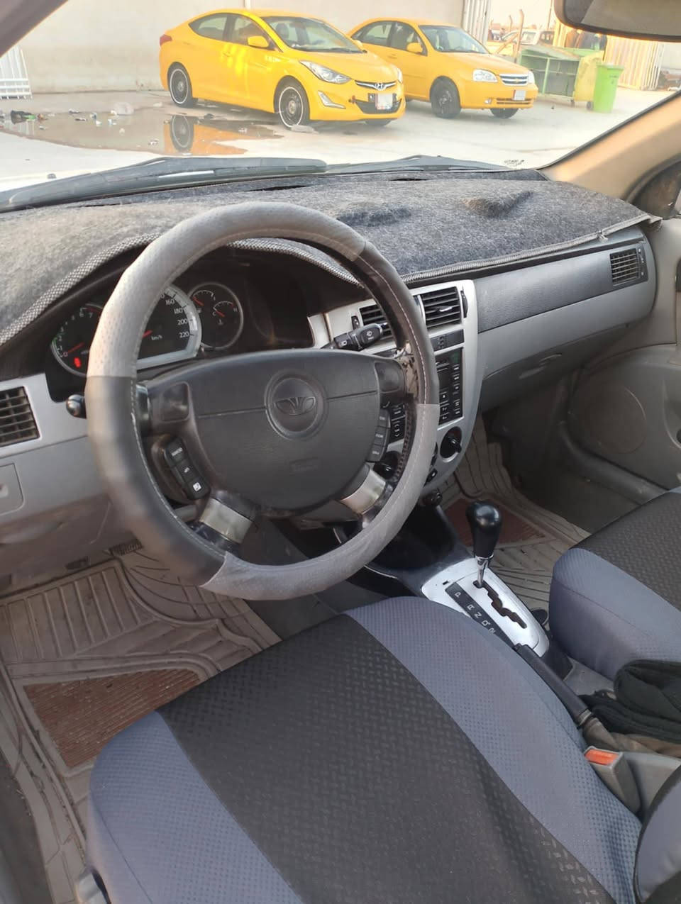 اوبترا موديل ٢٠١١رقم واسط دولي هزه وسنويه جديد ه مكينه وكير حاويه تبريد تخم تاير جديد حداديه جاهزة كهربايات كلها شغاله سنتر لوك دوشمه جديده صبغ عام بيه ضربه بلجاملغ خلفي وطخه بلجاملغ امامي سعر البيع ٦٥ورقه. اتصال ***********
