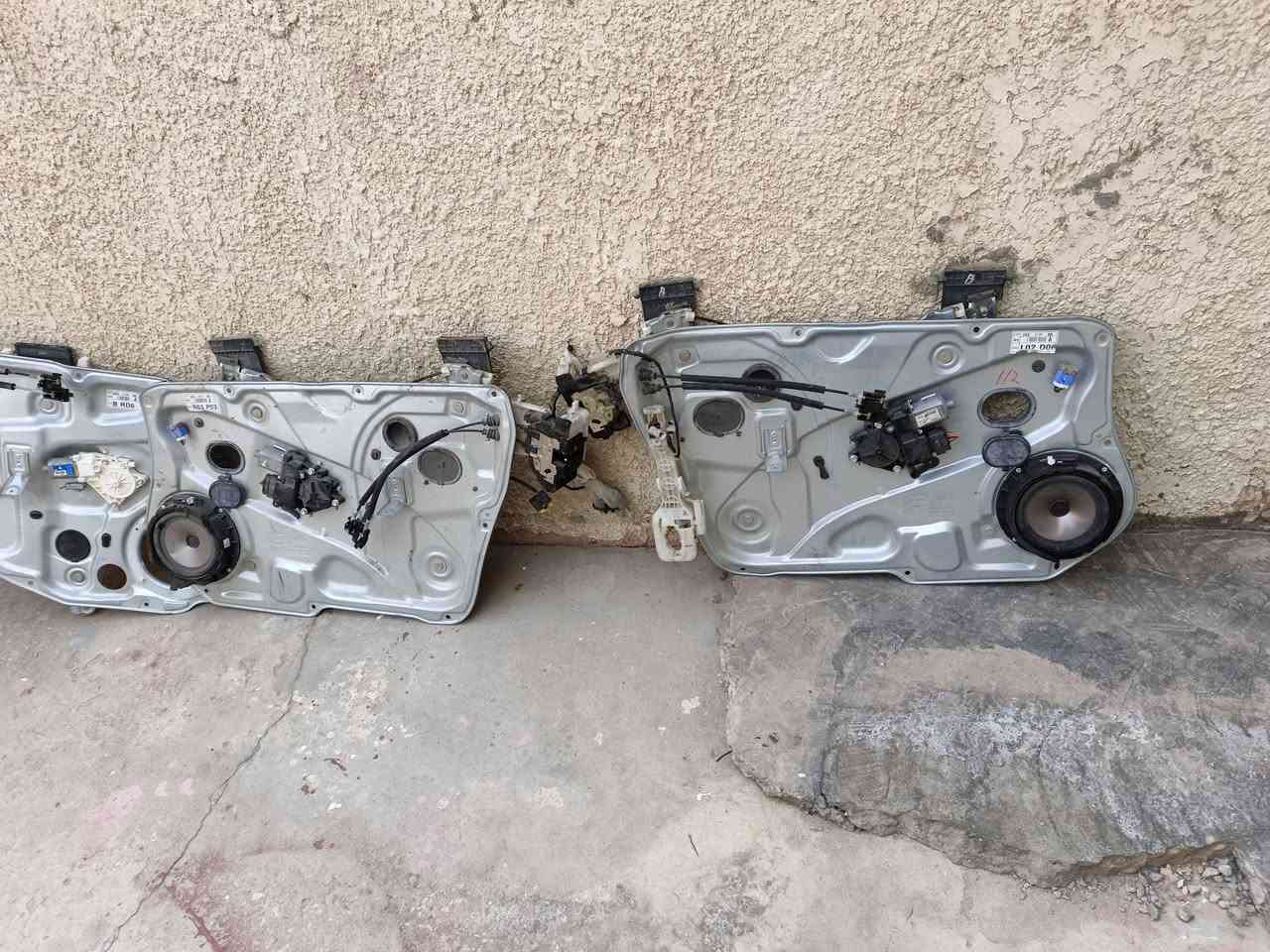 السلام عليكم اخوان موجود عندي تخم أقفال بيبان مع مكاين الجام كاملات الاستفسار على الرقم *********** رايدهن ٢٥٠الف
