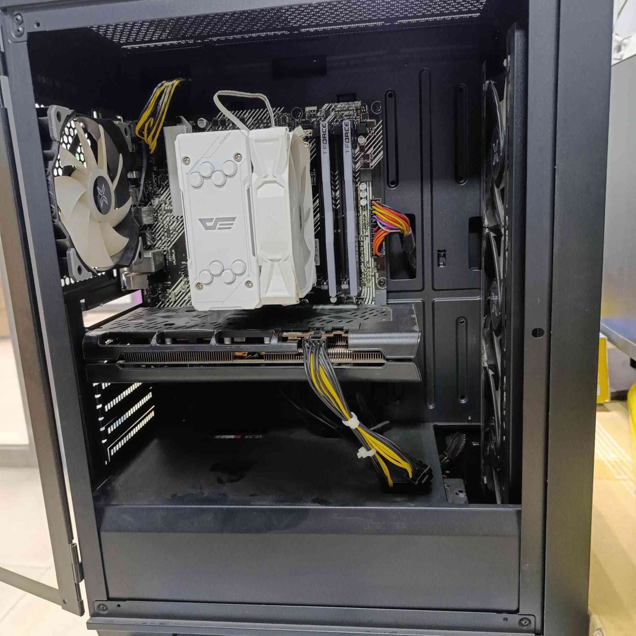 Cpu Ryzen 5 5500 
MB asus prime b450
Ram 2x8 16gb
Hard lexar 1tb 
GPU rx 5600 xt 6gb
Cooler darck flash air
Psu 600w xigmatek
Case midtower

0750 788 11 69 أربيل, العراق
