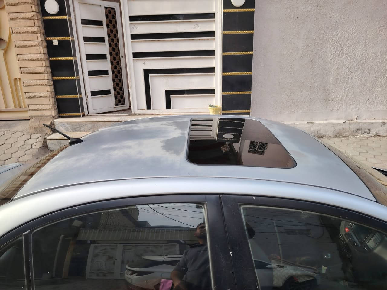 تحية طيبة
كيا ريو مديل 11 رقم بغداد باسمي السيارة محرك 1600 مكفولة من صبغ وتبديل فقط بارد  للاستفسار ***********
