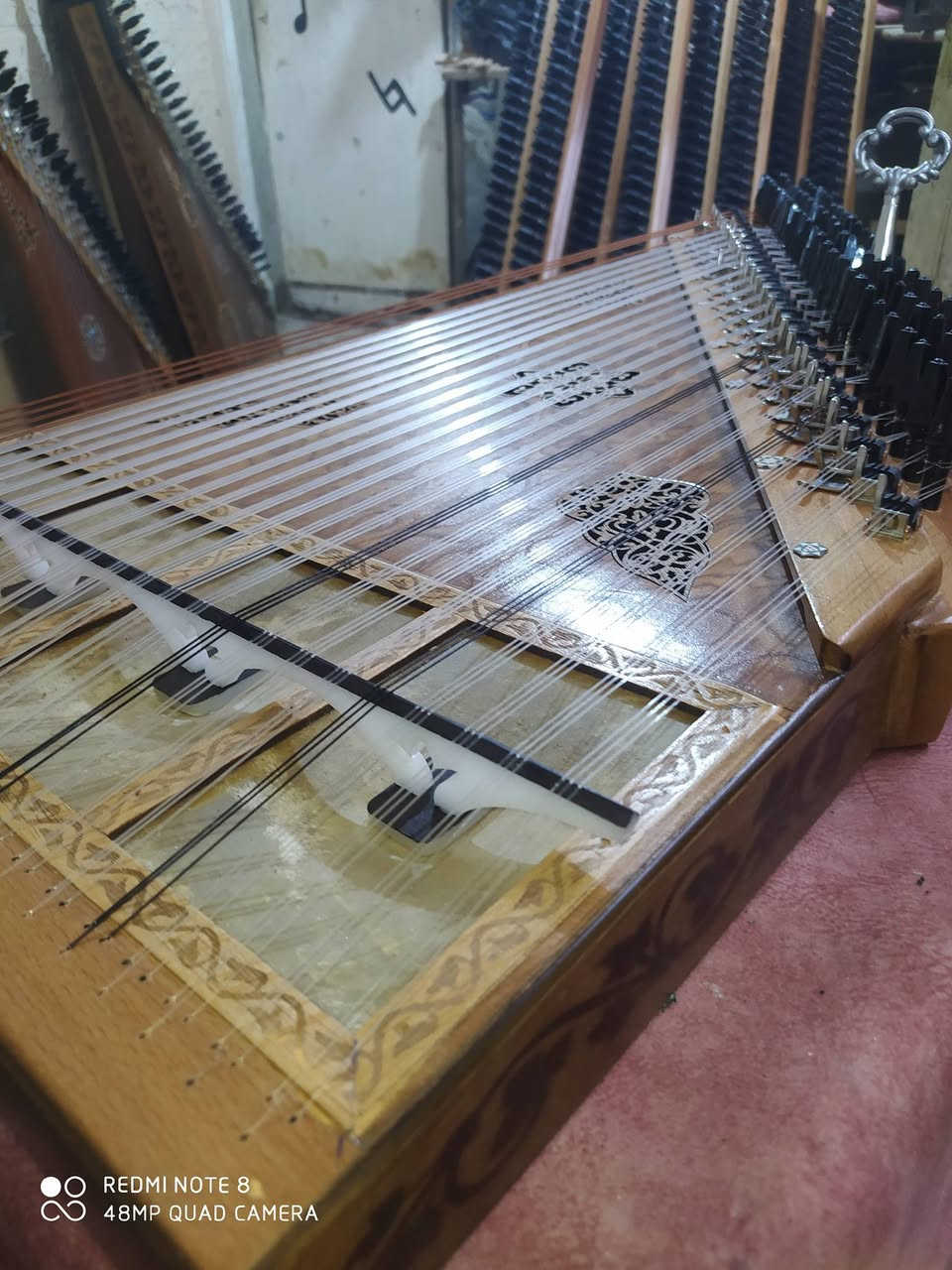 جديدنا 😍
وشكل جديد 🥰
قانون وجه وضهر معاكس ملبس قشر 🎼
أوتار ديبونت اميركي وفرنسي 🎶
عورب كروم وفرس عضم لأداء صوتي جميل 🎵
جلد ماعز طبيعي معالج 👍
(كفالة سنة كاملة من الانحناء) التقوس 
يوجد شحن لجميع المحافظات 
وأيضاً شحن لجميع انحاء العالم 
للتواصل عبر الواتس اب او المسنجر أو إتصال 
سوريا.حلب 00963954731255


**إذا كنت صاحب هذا الإعلان وتريد حذفه لأي سبب، رجاءا أرسل رسالة إلى الدعم الفني**