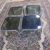 طاولة • ٤ مقاعد