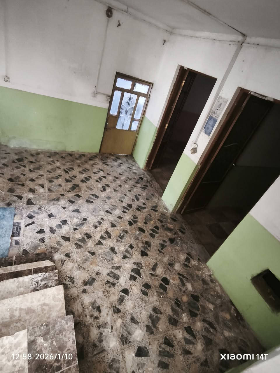 مساحه  100م
ايجاره 
غرفتين وصاله ومطبخ واستقبال
شارع المطار القديم قرب مخبز المختار
***********
