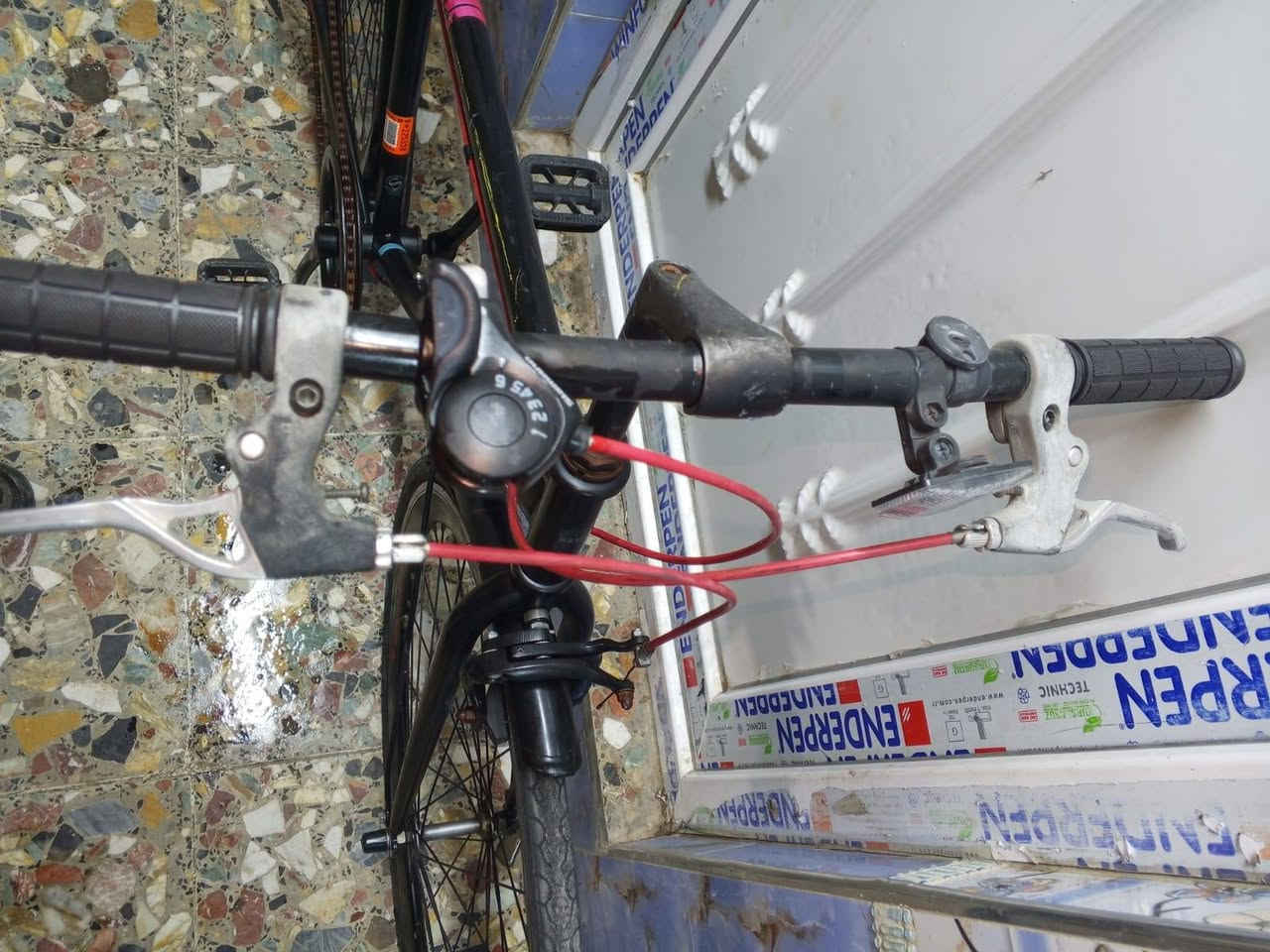 بايك بالة ياباني كامل من اي نقص حجم الإطار 700c x28 معدن حديد مخفف ويالة المنيوم طبقتين سستم شيمانو كير بريكات  كلشي شغال دراجة وضع حاوية السعر ١٠٠ مكاني بغداد مدينة الصدر ***********
