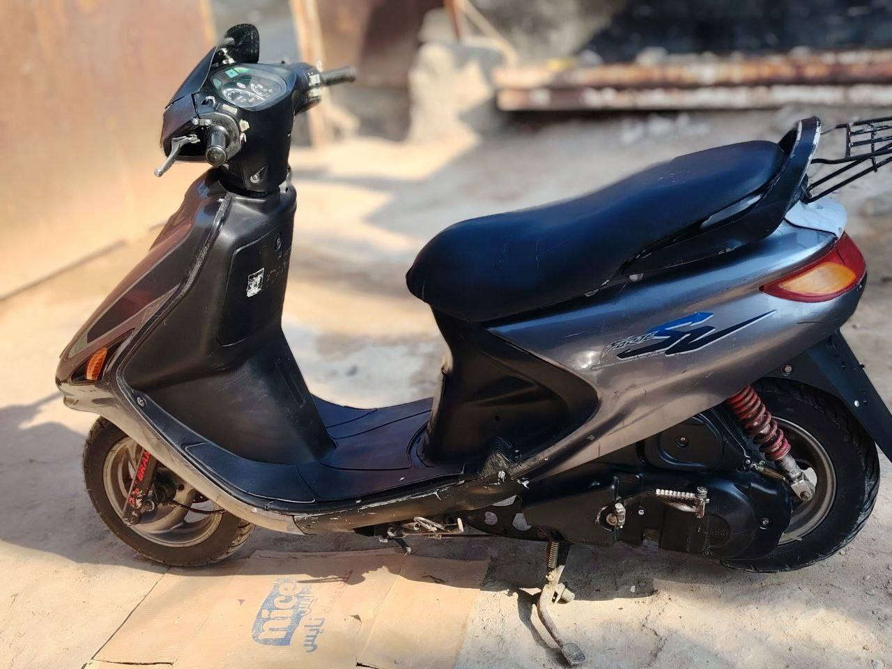 دراجة فراشه فحل البيع
كهربيات كلها شغالة سلف يشتغل لازم له باتري ضعيف هورن شغال لد كدام شغال 
المكينة ماعرف مفتوحه او لا السعر 400 وبيها مجال العنوان القرنة رقم الهاتف *********** @إشارة
