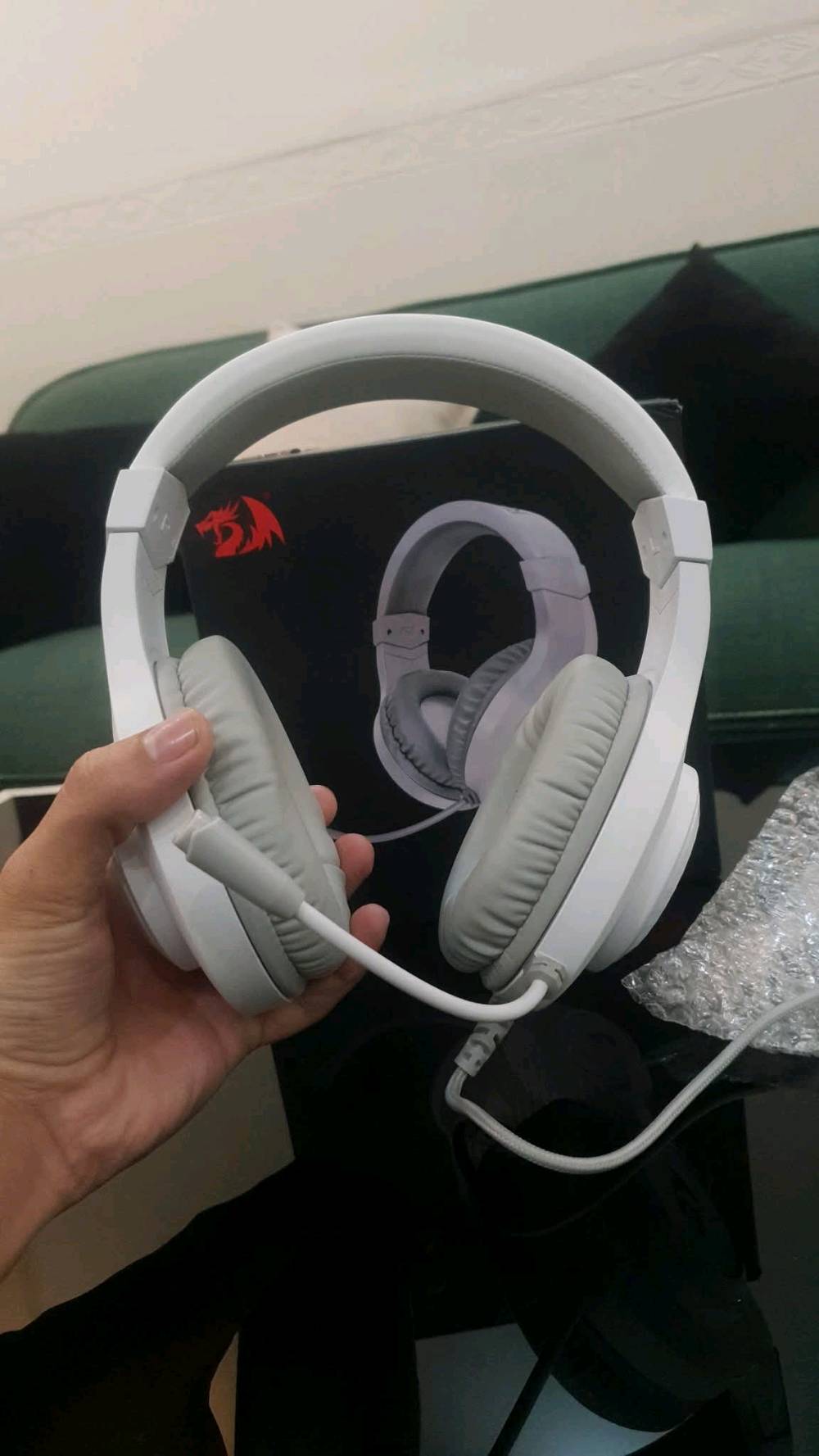 السـلـام عليكـ۾

سماعة ريدراغون كيمنك للبيع
مواصفـــــات🤦🏻‍♂️: 

_عازلة للضوضاء والصدى بشكل جزئي
_اضاء  RGP ملون
_ميكرفون عالي الوضوح

تتوافق وي اجهزة الكونسل والـPC والموبايل
السعر» 25 الف وبيها مجال
مكاني بغداد