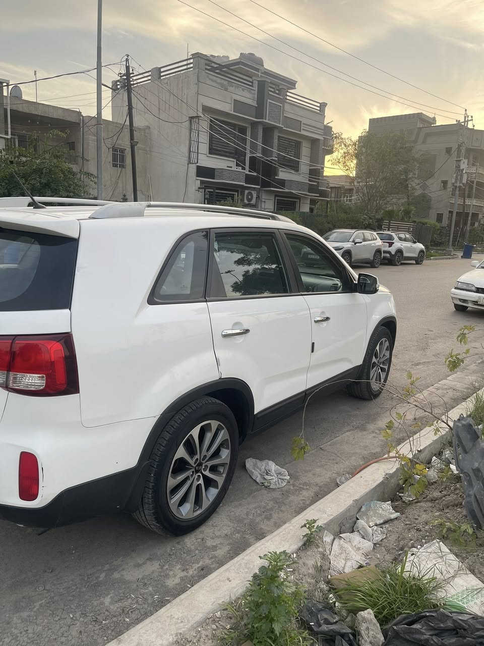 السلام عليكم بيع مستعجل  سورنتو 2015 وارد خليجي 7 راكب 3 قطع تبريد  بصمة تشغيل بصمة ابواب مري شفط اشاير بلمري حساس خلفي كامره خلفية مكفولة من الصبغ فقط بارد  محرك 4 سلندر gdi مفتوح على يد الشركة السيارة نضيفة ماشية 156 كيلو السعر 160 السيارة في بغداد حي الخضراء  بيه مجال بسيط رقم الهاتف ***********
