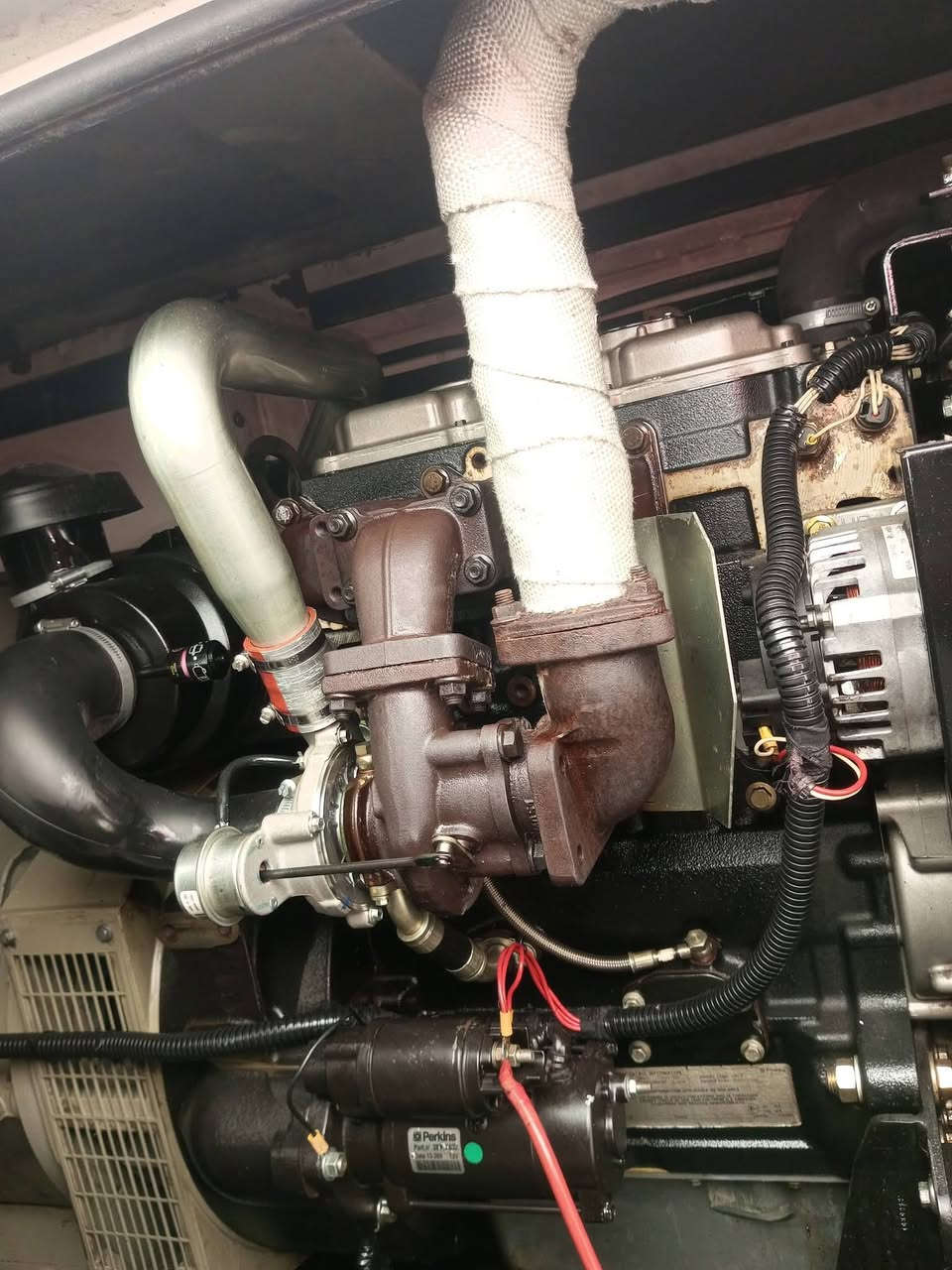 السلام عليكم 
مولد بيركنز انكليزي اصلي 50كيفي 3 سلندر.  
مشتقله 1522ساعه   كاتم 90% 🔊
. الاستفسار عل واتساب📞
 *********** 📞***********
توصيل كافه المحافظات  🚛
العنوان أربيل اصناعه الجنوبي
