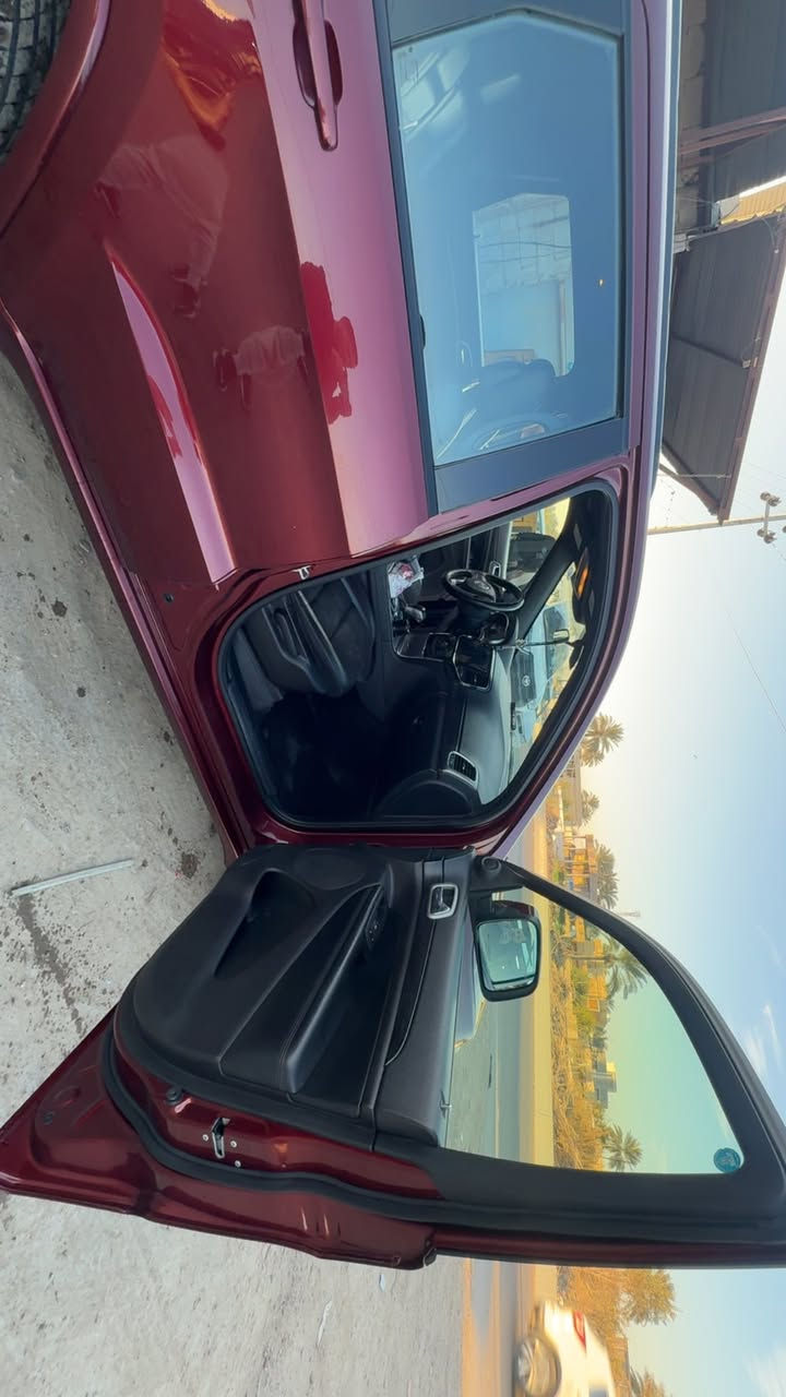 سلام عليكم                                                                              جيب أمريكي بلاك توب 
موديل ٢٠٢١ 
سرقه بنيد ودعاميه فقط 
ايرباك سليم 
بدون دواخل 
سياره نضيفه كلش 
جاهزه من كلشي 
للاستفسار الاتصال 
***********
