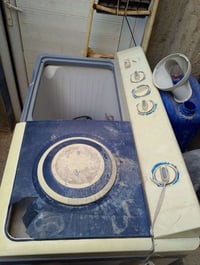 غسالتين • كبيرة غسّل بس • صغيرة شغالة