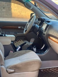 تويوتا برادو موديل 2005 – خليجي المحرك: 4 سلندر 2700 الممشى: 240 ألف ك...