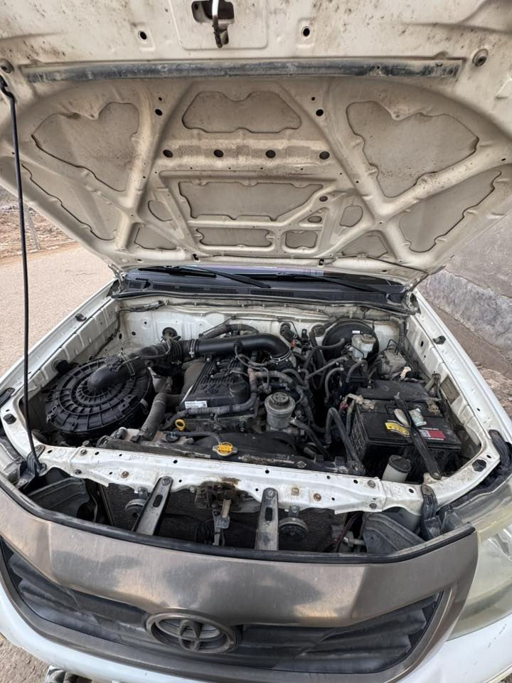 سلام عليكم
هايلوكس للببيع بيكم فلاونزة موديل 2015 مكفوله كفاله عامه رقم واسط مشروع وطني 
شاصي ١٩ كويتي لاستفسار لاتصال علا لأرقام لآتية 
***********
***********
