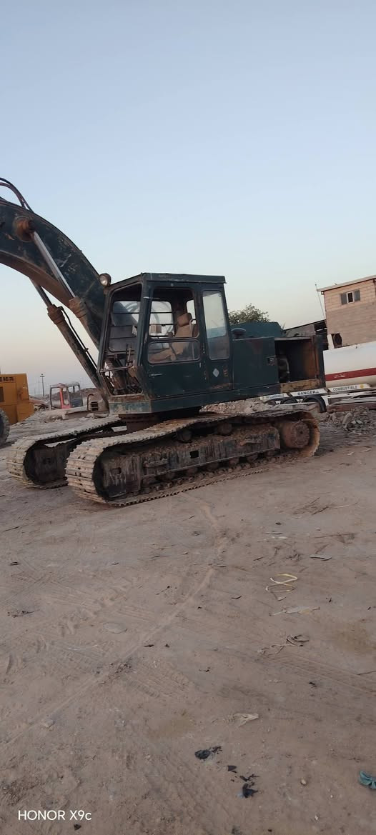 حفاره هيتاشي للبيع جاهز للعمل مديل 82 سعر 90وبيه مجال ***********مكلف بل نشر
