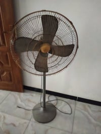 غراض للبيع كاونتر 135  ثلاجه رصاصيه 300  ثلاجه بيضه 150  مجمده 250  مي...