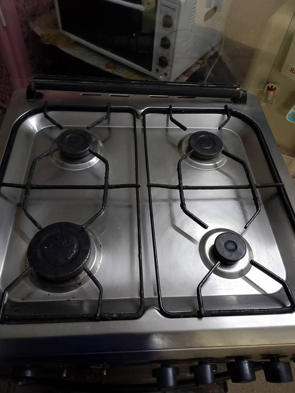 السلام عليكم طباخ للبيع السعر ٥٠ وبي مجال شرط كلو شغال ولعيون زرق والفرن شغال ونضيف بس بي عيب عين وحده بلطباخ اتنفس ينرادلها تصليح للاستفسار ***********
