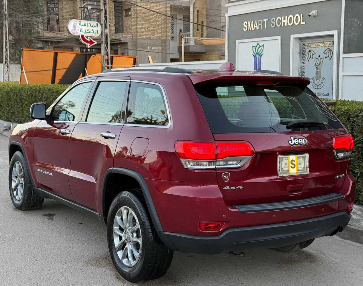 السلام عليكم أخوان ،
للبيع فقط!!
جيب / كراند شيروكي / لاريدو 
موديل 2014
(خليجي / وكاله ليث العبيدي )  
رقم بغداد / تحويل مباشر
السياره كفاله عامه من الصبغ والتبديل . بيها مكانين بارد بسيط  …
فتحه سقف سلايد 
محرك 6 سلندر 3600 
💥كير أوتو طياره S 
💥4 ويل
💥تشغيل عن بعد 
💥مقاعد جلد  وكهرباء 
💥تبريد قطعتين
💥بچم LED 
💥بصمة تشغيل وأبواب وجنطه
💥فول تحكم ستيرن
💥ماوس وضعيات قياده 
💥شاشه + كامرة 
💥تلفون + حاكيه + بلوتوث 
💥شاشه صغيره بالدشبول لعرض الأعطال

💥داخل لونين / بيجي وقرميدي 
💥منافذ شحن وأواكس 
وباقي التفاصيل معروفه ...
أخوان السياره كامله ولكمال لله
كير / محرك / حداده / كهربائيات / خير من الله خوات الجدد ، ومابيها أي كلوب عطل مأشر بالدشبول الحمدلله ، 
ومسويلها سيرفس صيانه كامل
بلكات / فيول بم / زيوت وفلاتر / تخم تاير / بطاريات/ حدادة أمامي خلفي ، كله جديد 
السياره سنت احمر متصرفلهه 
سياره مال جني 
وبألف عافيه ع الياخذها ...
. . . . . . . . . . . .
السعر جدا مناسب  ( 210 ) وبيها مجال للطيبين 
للأستفسار . (***********)
