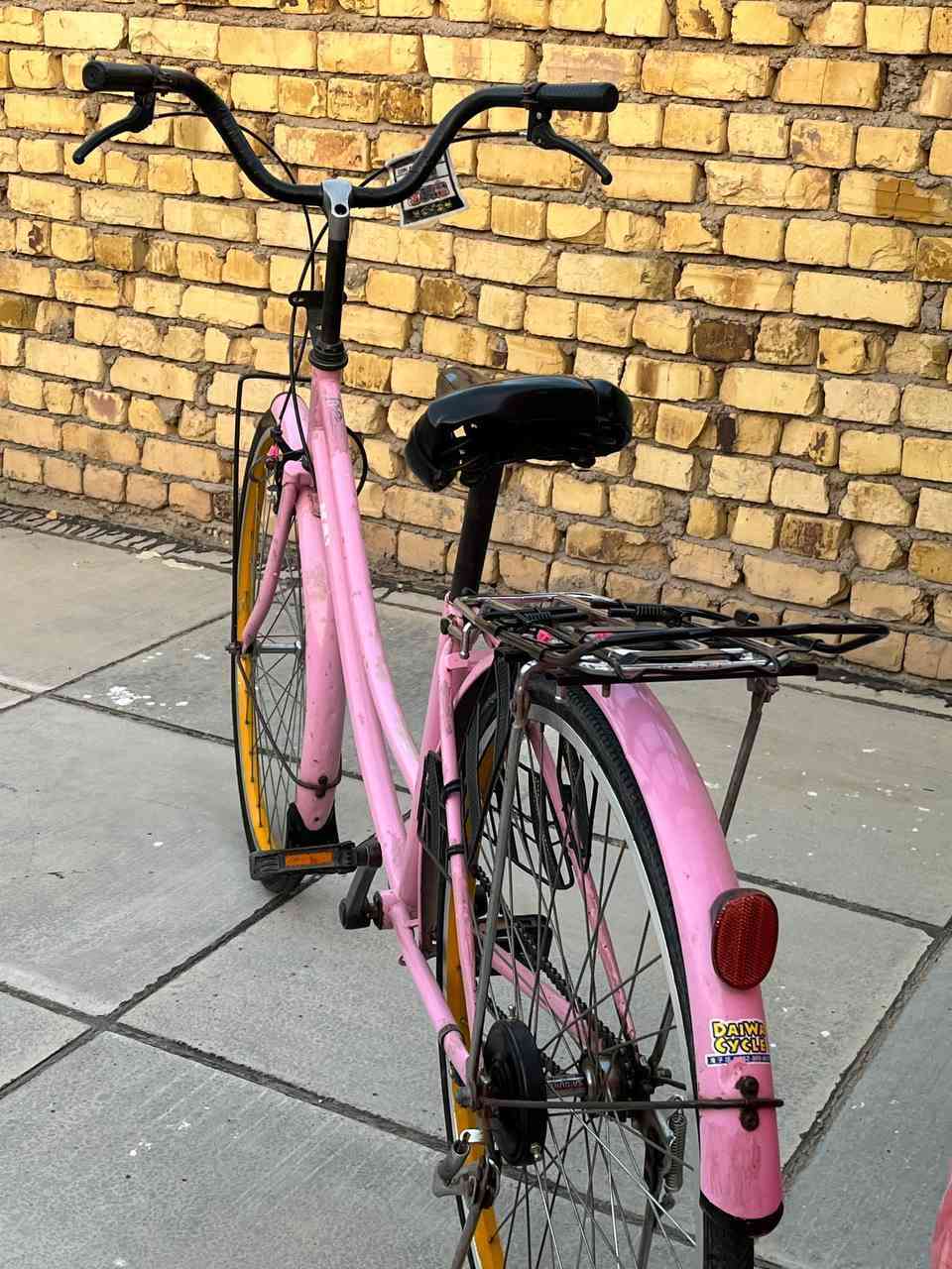 سلام عليكم
بايسكل بناتي للبيع 
الحجم 26
لون وردي 
المكان كوت - دامــوك
السعر :  خاص


**إذا كنت صاحب هذا الإعلان وتريد حذفه لأي سبب، رجاءا أرسل رسالة إلى الدعم الفني**