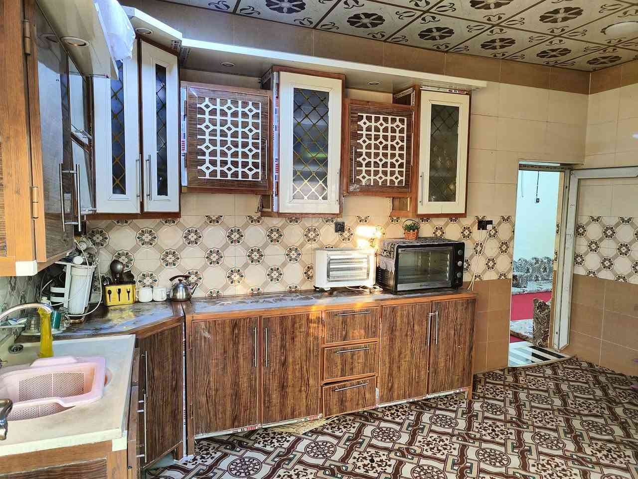 إعادة النشر بسبب الوعود الكاذبه 
بيت للبيع 210متر طابو صرف موقع البيت سومر حي المعلمين خلف اسواق الانور عرض الشارع 15متر 
السعر 235 وبي مجال بسيط كلش 
رقم صاحب البيت ***********
