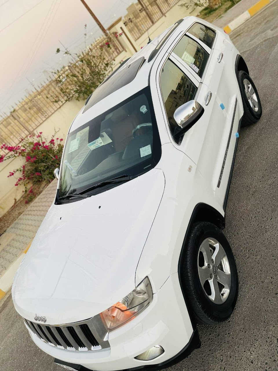 � للبيع جيب لاريدو موديل 2013 🔥
(خليجي )
السيارة نضيفة بي معنى الكلمه 

• كير ومكينة وحدادية شرط 100/100
• فول مواصفات
• بصمة تشغيل
• فتحة سقف
• كشنات كهرباء
• رقم بغداد الجديد
• السيارة باسمي شرط  التحويل مباشرة
..تخم تاير جديد 
الملاحظات:

 • ضررها جاملغ مبدل نفس اللون
 • بيها كرت بالبنيـد فقط

السيارة استخدام شخصي للي تعجبه يجي يفحصها. وعيوني اله

(عنوان السياره صلاح الدين تكريت )

📞 للأستفسار :***********
