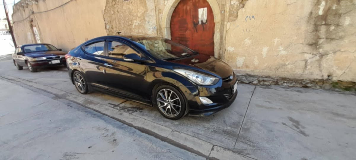 السلام عليكم 
افامتي 2012فول مفوله 
بصمه 
مري شفط 
سلايت 
كشنات تدفئه 
بدون ضرر بدون صبغ 
مكينه وكير شرط 
كابون بانزين بيها 
شرعيها بالموصل شرط التحويل  
السعر 120 
***********
