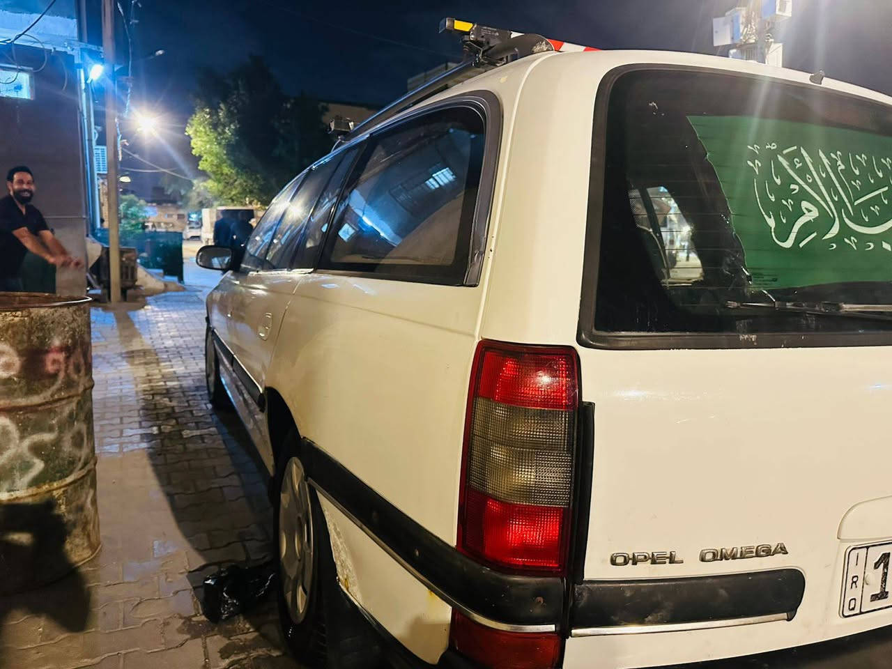 الملك لله
اوبل ستيشن 95 بسمي السنويه ل30
كير عادي 2000 قبق اسود تخم تاير 
كهربائيات كله شغاله حته كيج البانزين 
السعر ٤٥ قفل الخاص مفتوح أو الاتصال ***********العنوان البصره
