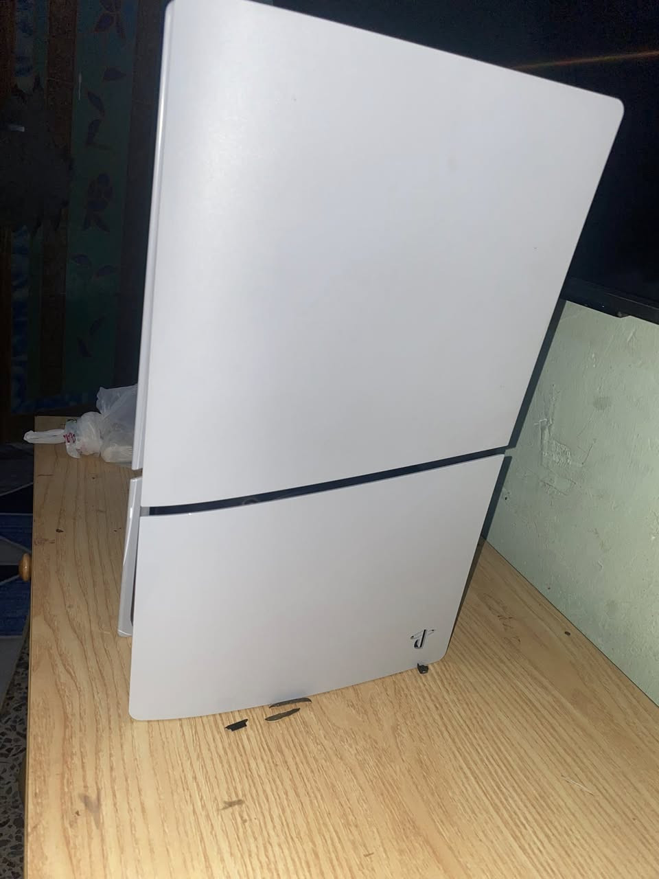 بلي 5 slim على وضع الشركه استخدام 8 ايام فقط 700 الف وبلعافيه عل ياخذه مكانه بغداد مدينه الصدر 
الرقم ***********
