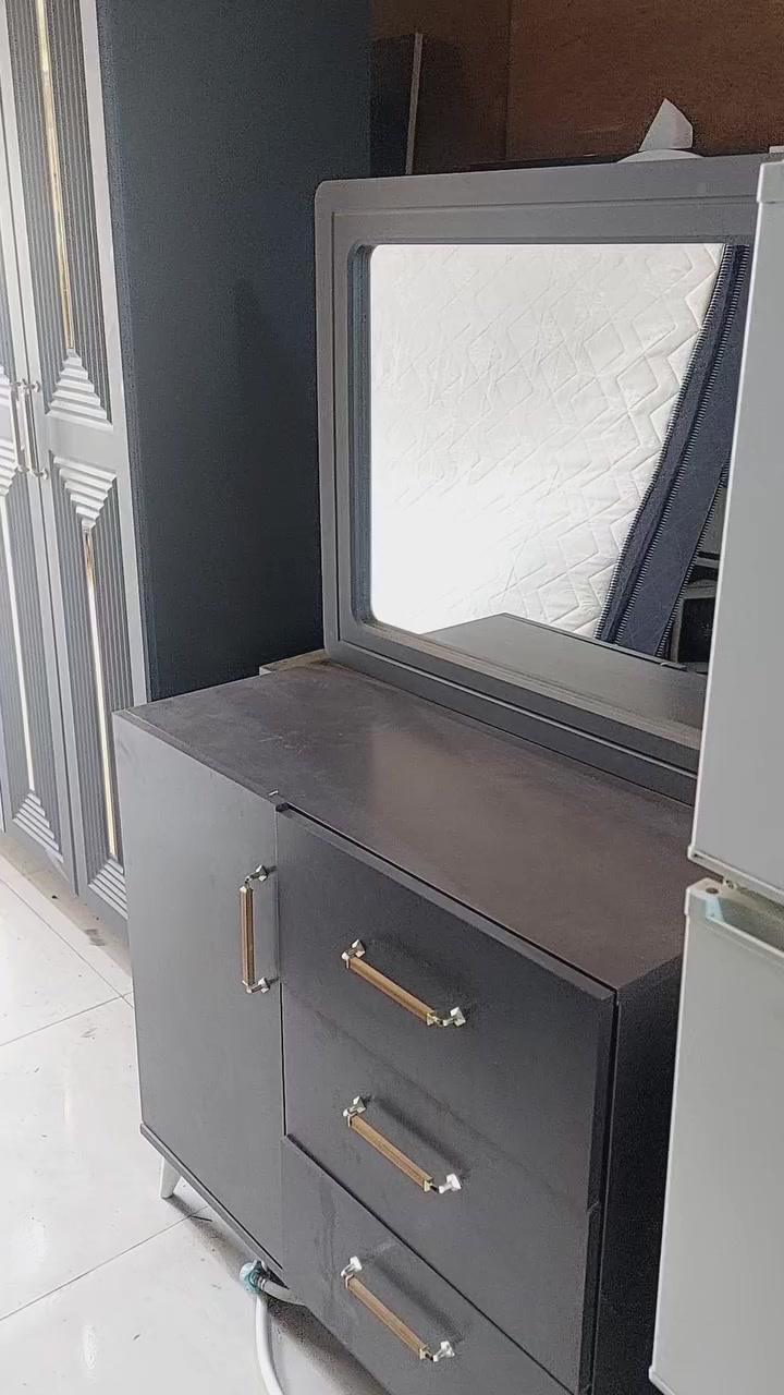 السلام عليكم ورحمة الله وبركاته طقم نوم البيع ستخدم شهر واحد العنوان أربيل هفلان للار***********
