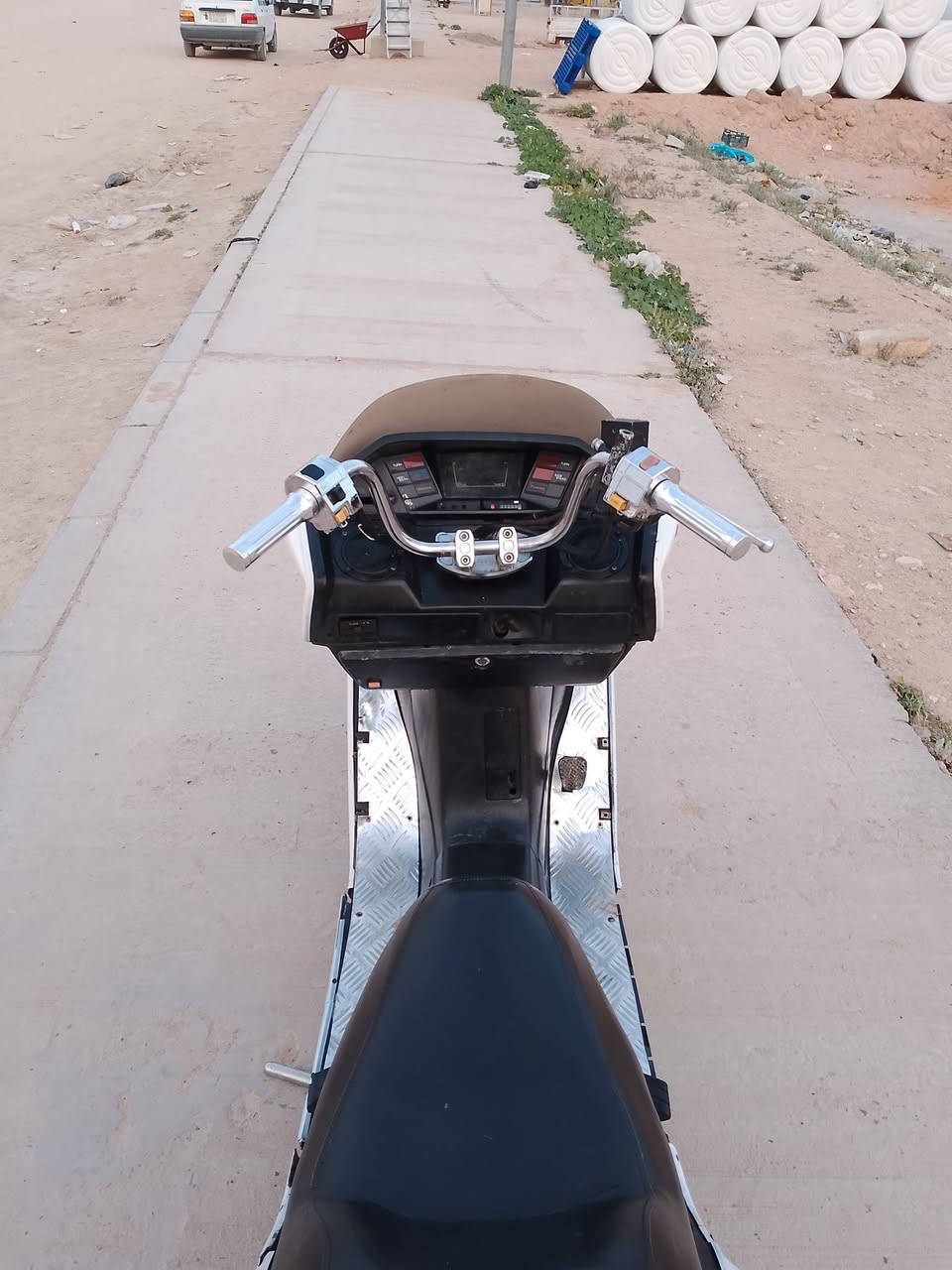 سلام عليكم
فيوجن للبيع نكره دراجه 
مكينه مفتوحه تروح تفحص لا تنقيص ولا تبخير 
تأيراتها جدد
ناصيه 
جك حساس نيكل 
مجاميع سلف وشاير نيكل 
ستيرن رياضي 
طوك
كهربائيه كله شغاله لايت بك لايت اشاير حساس بريك حساس جك هورن كله
(نقصها شارب فقط تريشه نص موجوده)
مكاني نجف
***********
لخاص مفتوح
