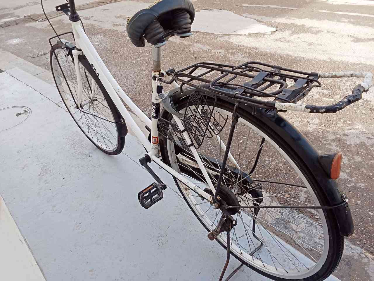 سلام عليكم بايسكل بناتي حجم27 للبيع مكاني بغداد الحبيبيه قرب مدرسة تغلب السعر 100 و بي مجال موديل 2019 نضيف الرقم الهاتف ***********
