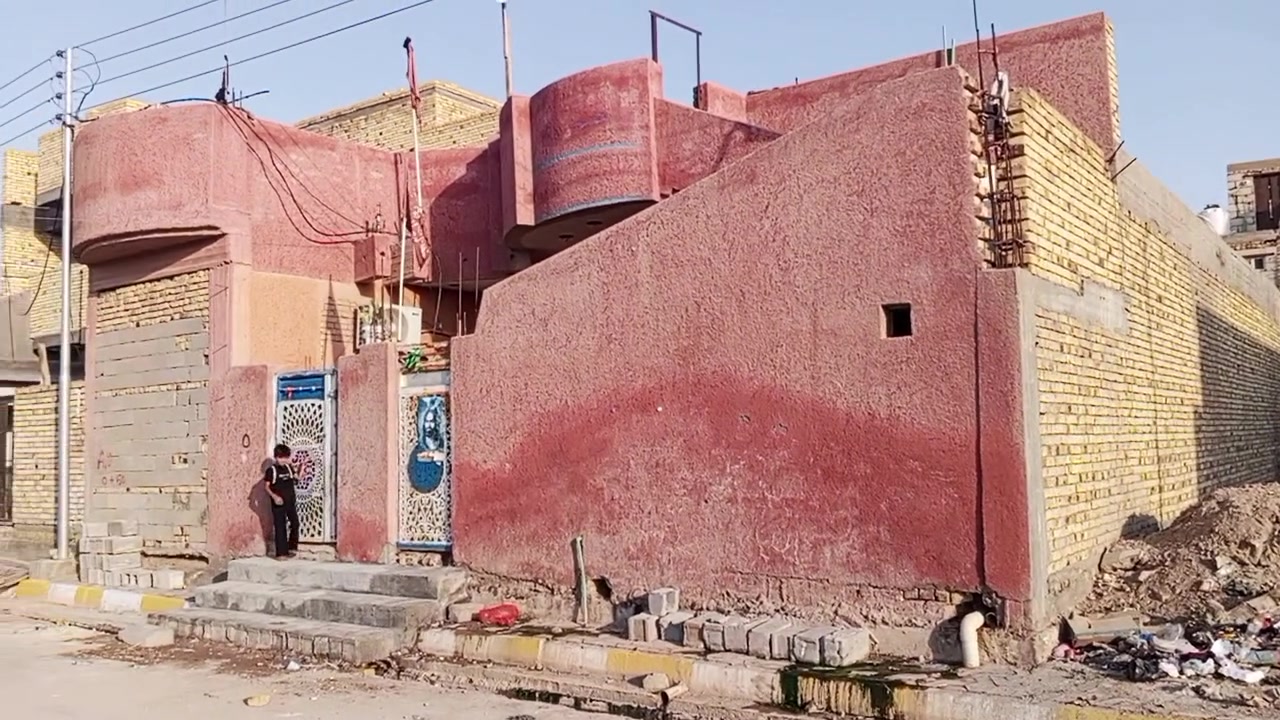 يعلن مكتب الامير للعقارات  🏫
عن دار طابو صرف للبيع 
المساحة 260متر  
طابق واحد 
يحتوي عن ستقبال 10متر
وهول +صاله دبل 
مطبخ دبل 
+3غرف  ومناور عدد 3
+محل 
صحيات داخل وخارج  
موقع طريق المشايه 
وجها ع طريق المشايه 
مقبيله المتنزه 
لاتصال ع رقم  ////// ***********
واتساب
