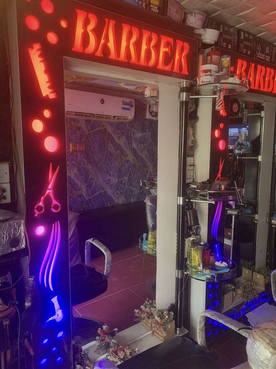 السلام عليكم شباب مرايات 2و+رف فاترينه كلش حلوات نضافه 9‎0‎%‎ قيم واخذ مكاني بغداد الامين 
الاتصال ***********
