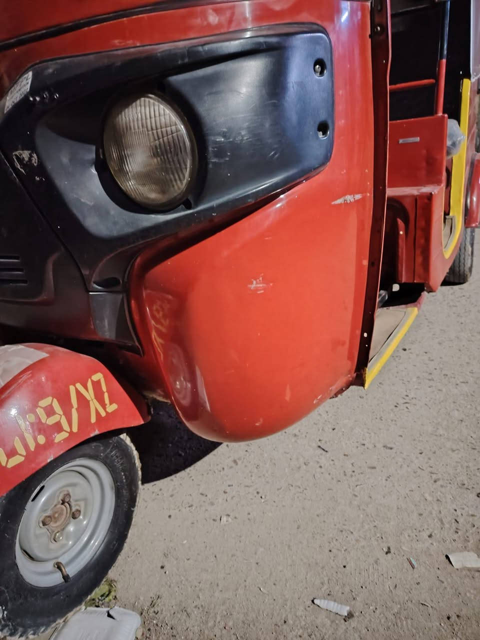 السلام عليكم تكتك موديل 18 دخوليه 19 سنويه تقره 19شهر 4 بس دوس معمره وطاسه مال لغد من جوه باقي مكفول من ضربه وصبغ مكينه كير اكسل خير من الله مدينه الصدر 
رقم ***********
رقم ***********
