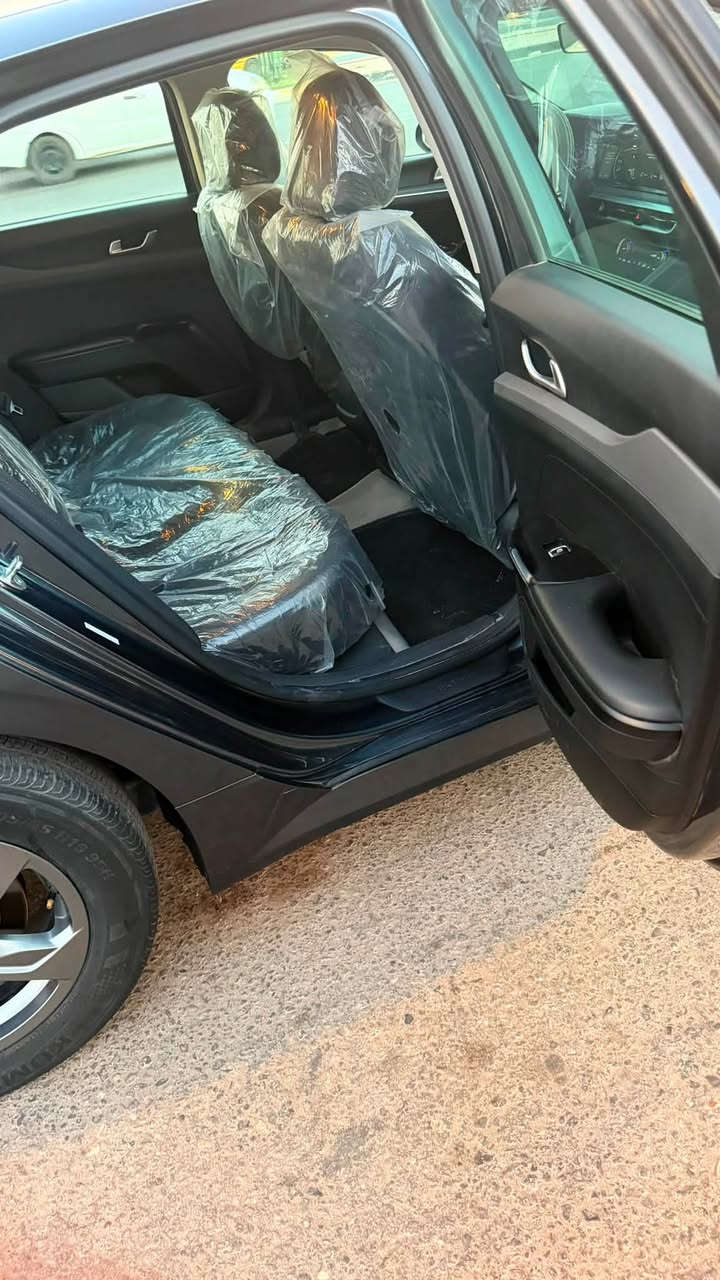 السلام عليكم
K5 2023 
حادثها قطعتين صور الحادث والسونار بالمنشور بدون ايرباك ولا لغد ولا شاصي سيارة ليبل واحد ومناقصها شي 
سعرها 165 وبيها مجال 
***********
