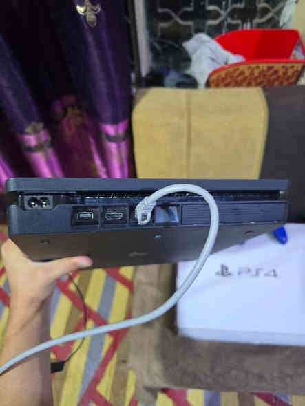 للبيع بلي 4 مهكر واحد تيره نضافه95‎%‎ما مستخدم فقط شهرين مع اليوبي اس مكان ناصريه مركز مكلف بالنشر 
رقم صاحب البلي :  ***********
