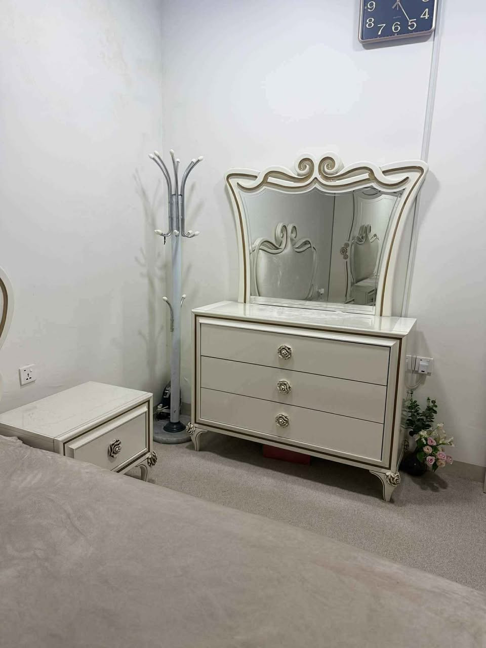 داشکێنرااااا
 شتی شاز و ڕاقیم بۆ هێناون
ئەم ژوورى خەوتنه بو فرۆشتن هی ديوانه 
نرخی تەنها 650هەزار  ، 
کلار - رزگارى كالار, السليمانية


**إذا كنت صاحب هذا الإعلان وتريد حذفه لأي سبب، رجاءا أرسل رسالة إلى الدعم الفني**