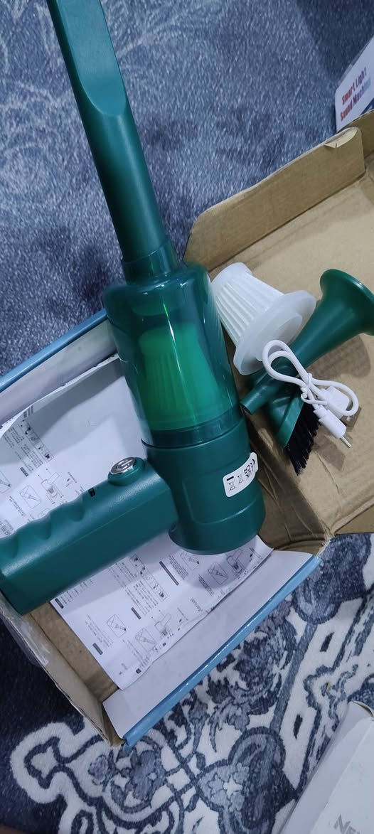 مكنسه محموله سهله الأستخدام للسياره ولمنزل على اول تم 8 
7.4 فولت 
مع ثلاث رئوس 
شاحنه تايبسي 
العتماد واساب (***********)
