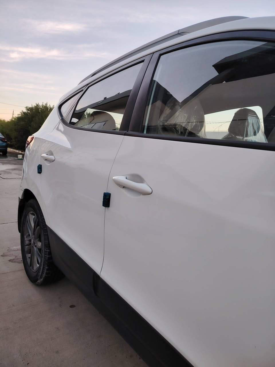 متوفر توسان ١٥ خليجي محرك ٢٠٠٠
دوش ماشية ١٦٠ بغداد باسمي  السونار موجود

بيهة بارد فقط بالباب عكس السائق

سيارة كاملة من كلشي مثل الصور واجمل

السعر ١٦٢ بيهة مجال مكاني بغداد الراشدية
الرقم *********** بي واتساب
