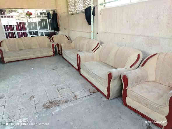 السلام عليكم عندي قنفات اريد ابيعهن ابسعر مناسب مكان جسر ديالى القديم ***********  السعر 35
