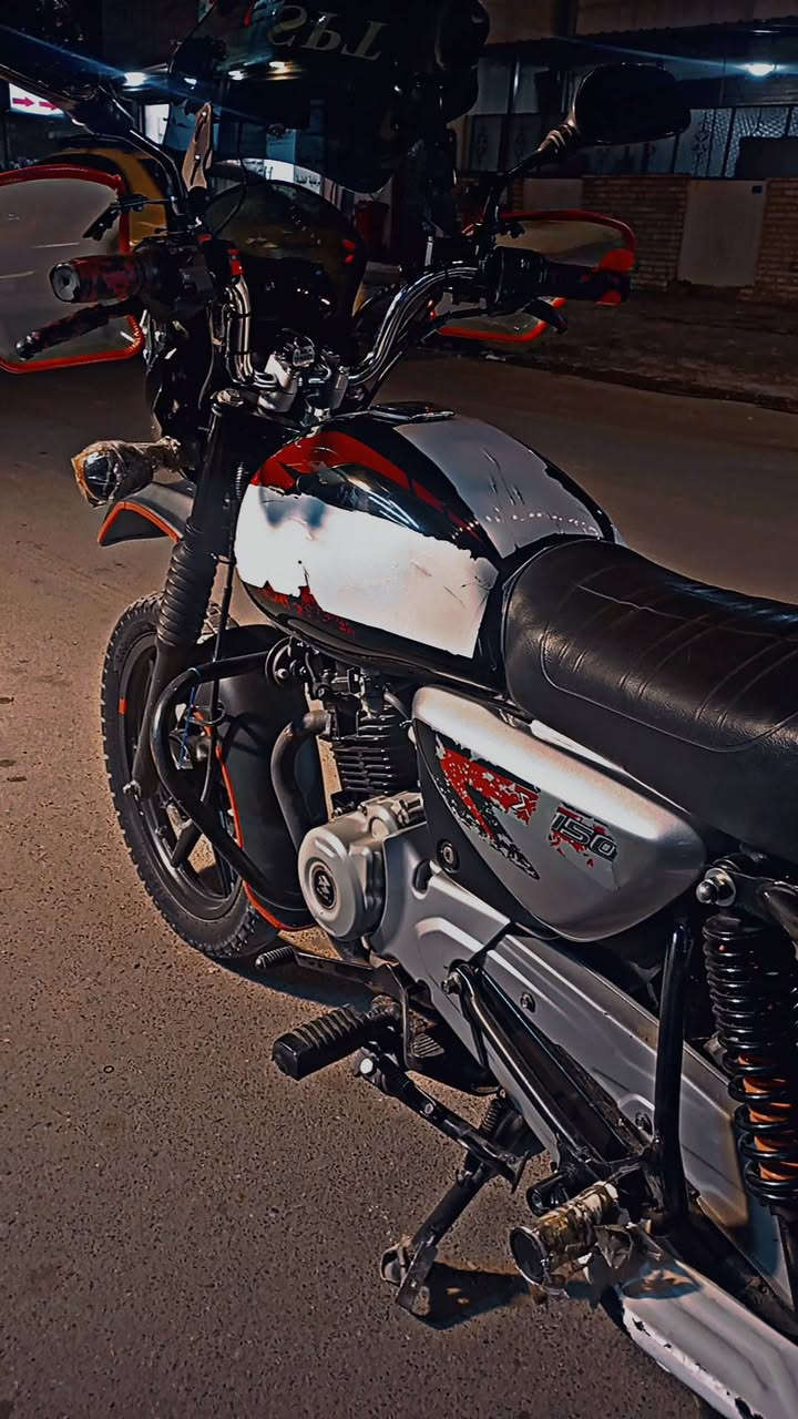 سلام عليكم بوكسر2023مرقم بغداد انكليزي دراجه كلش نضيفه ومابيه اي نقص رايده ب2300وبيه مجال  بسيط مكاني بغداد الاعضميه***********
