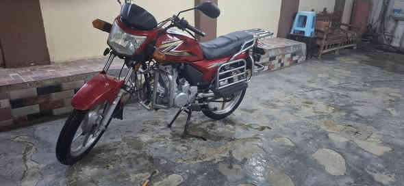 السلام عليكم دراجة بوكسر هندي للبيع دراجة حلوة ونضيفة مبيها اي نقص اوراق كمرك كلة موجود السعر  ٦٠٠ وبيها مجال التصال برقم ***********
