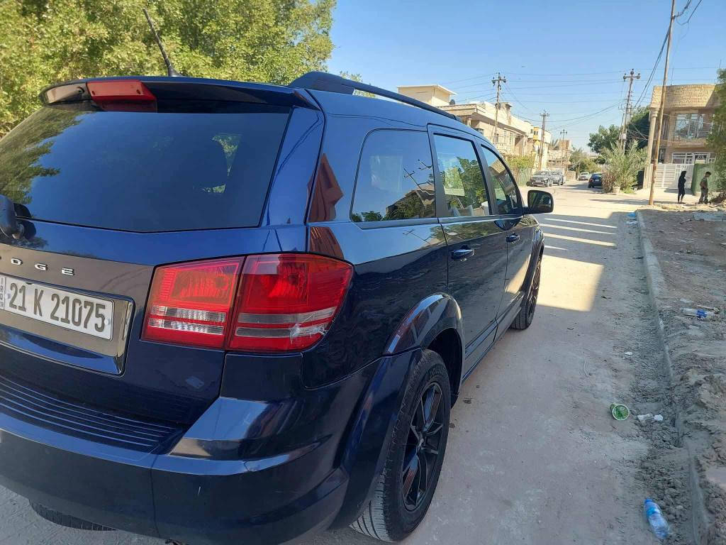 السلام عليكم للبيع او مراوس
دوج جورني ٢٠١٧ اربعه سلندر كير مكينه مكفوله تبريد ثلج بصمة ابواب شاشه اندرويد كبيره السياره كامله بدون نقص الحادث بسيط جدا بدون ايرباكات جاملغ وباب رش السياره بسمي وهزه جديده السعر ١٢٥ ورقه قفل قفل ورقمي *********** بغداد, العراق
